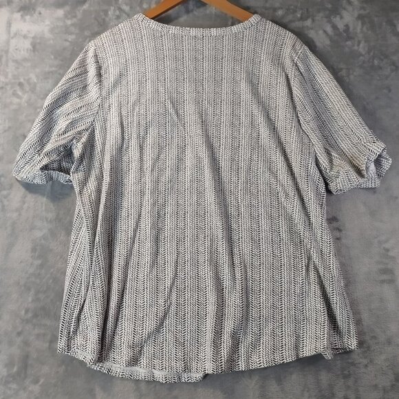 Croft and Barrow Womens Henley Top 1X Black White Print Roll Tab Sleeve Classic‎ - Picture 7 of 9
